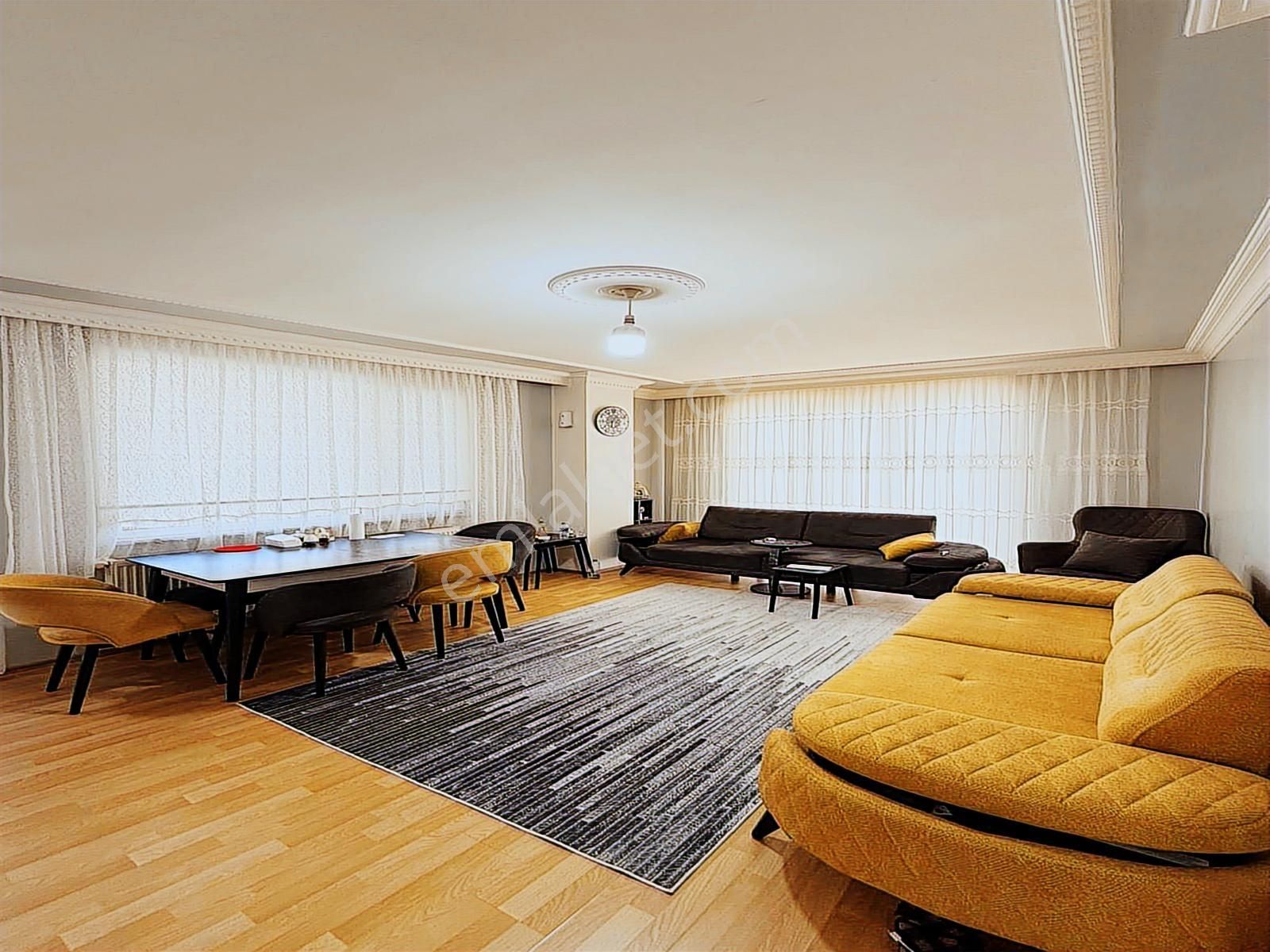 Metrobüse 5 Dk Mesafede !!! 125m² Balkonlu İskanlı 3+1 Daire - Görsel 6