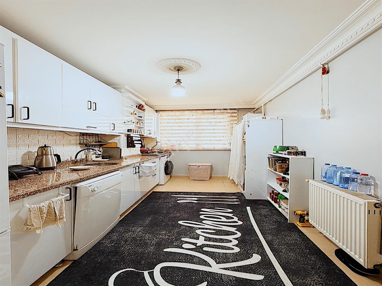 Metrobüse 5 Dk Mesafede !!! 125m² Balkonlu İskanlı 3+1 Daire - Görsel 3