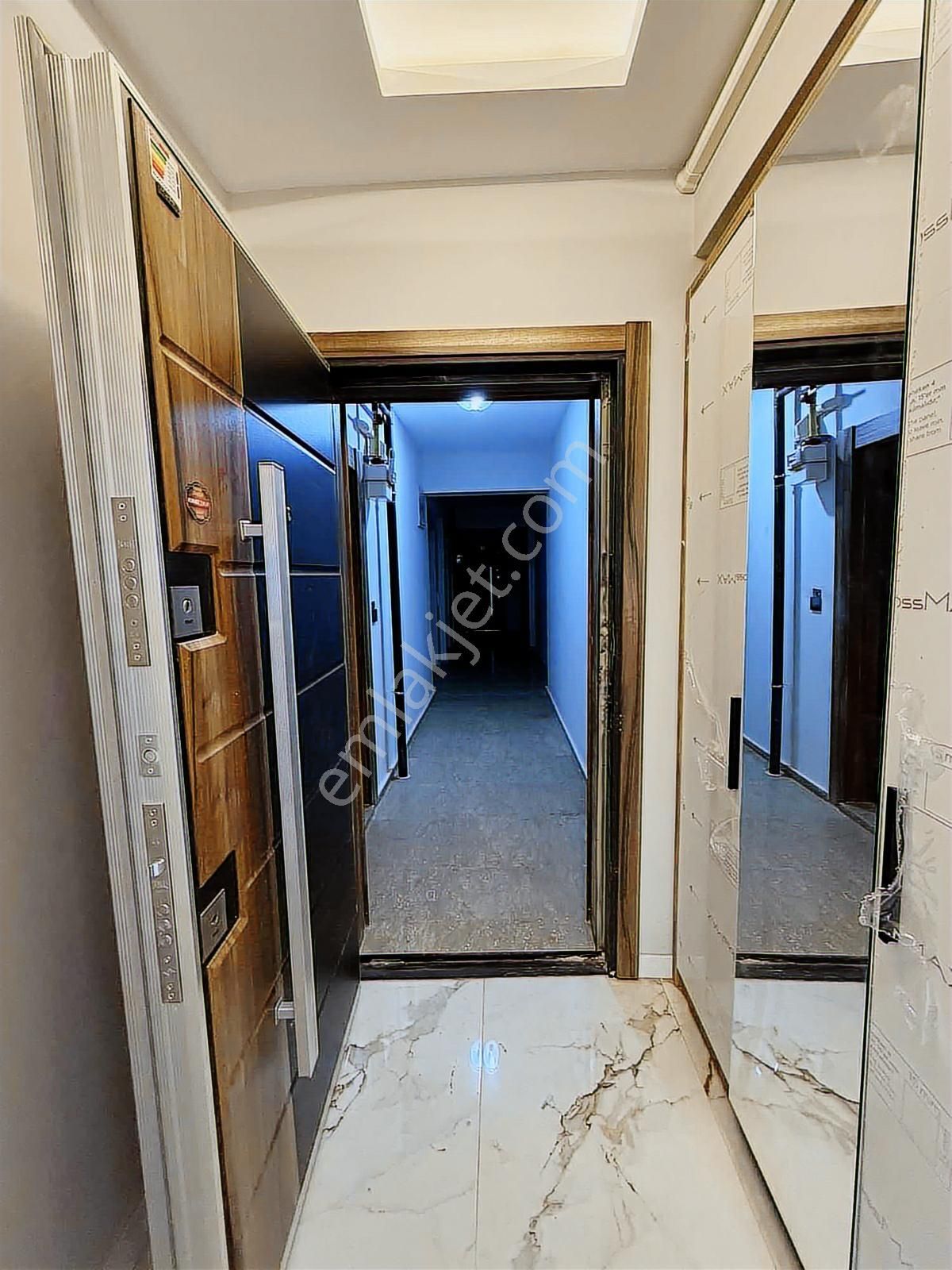 Menemende Satılık Daire 3+1 Teraslı Lüks Kapalı Mutfak - Görsel 3