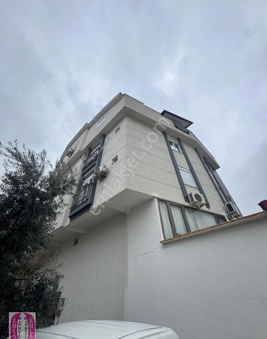 A K Mutludan Ahatlı 75.yıl Caddesinde Eşyalı 1+1 Ara Kat