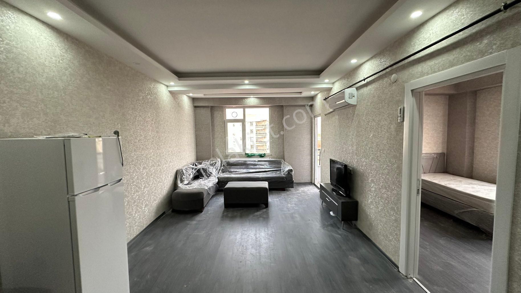Deniz Gayrimenkul’den Şehir Hastanesi Yanı Kiralık 1+1 Sıfır+ful Eşyalı Ara Kat Daire
