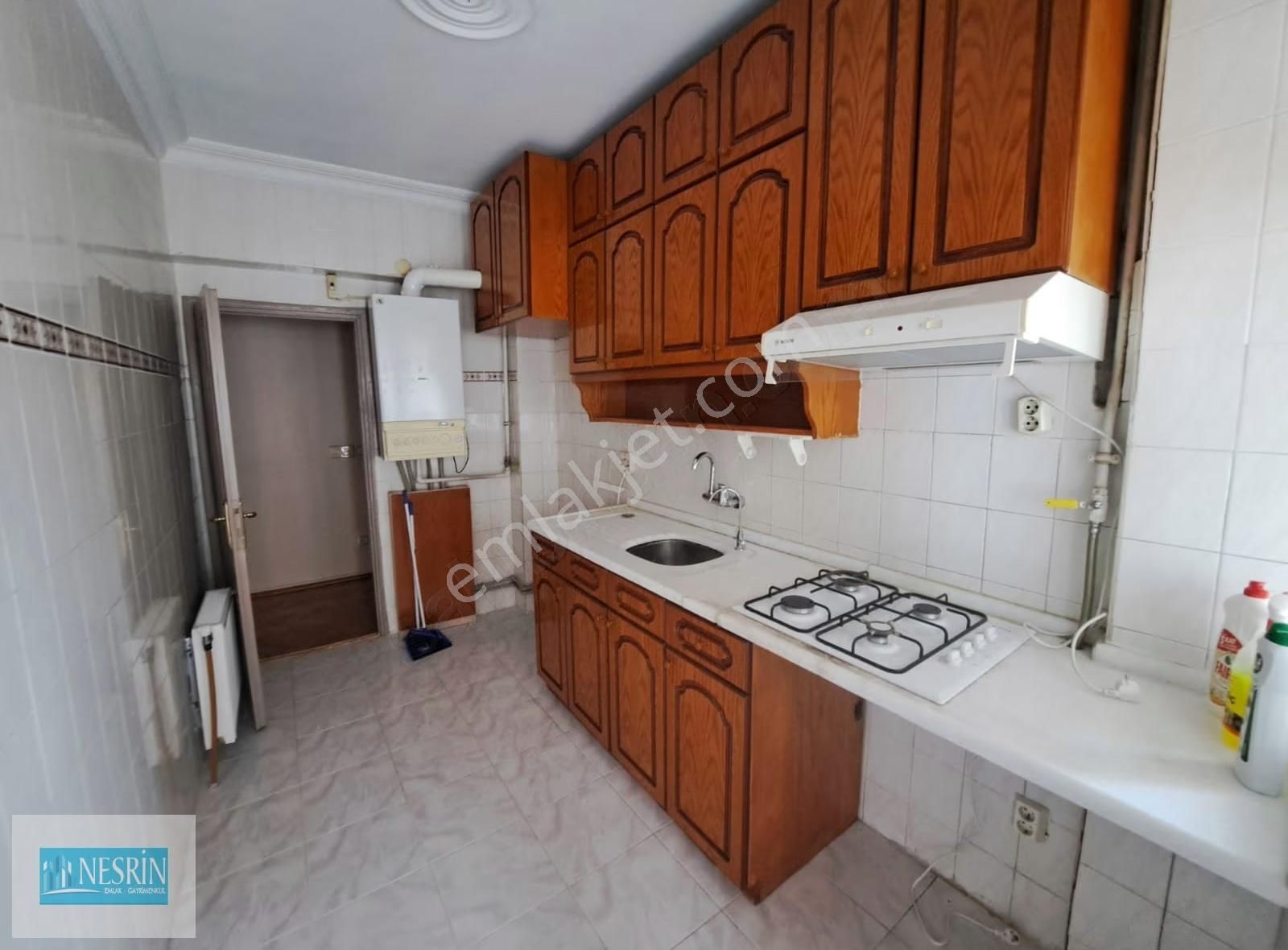 Nesrin Emlak Güveniyle F.s.m Caddesi Üzerinde Oturmaya Hazır 3+1 - Görsel 12