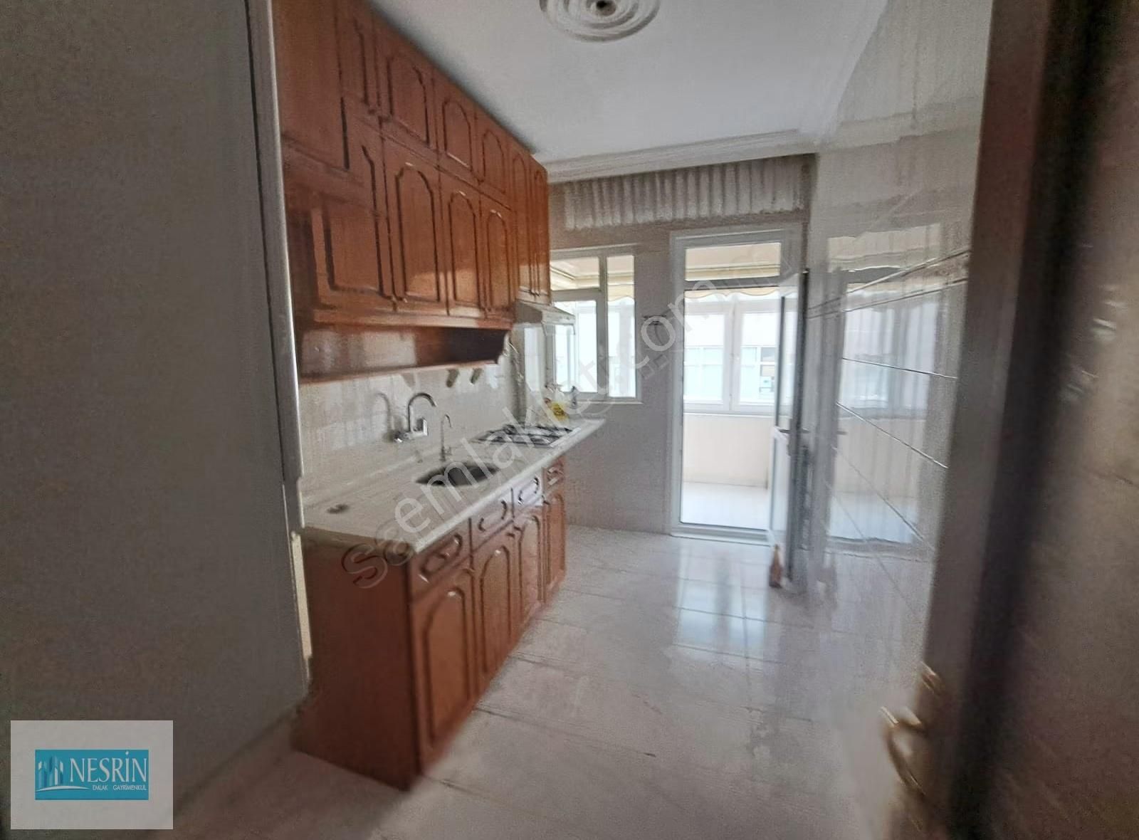 Nesrin Emlak Güveniyle F.s.m Caddesi Üzerinde Oturmaya Hazır 3+1 - Görsel 2