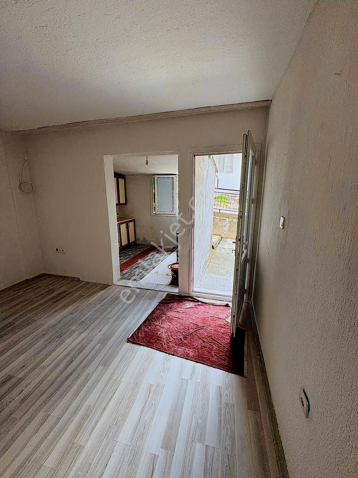 Bornova Eğriderede 1+1 Kiralık! Merkezi Konumda Daire - Görsel 12