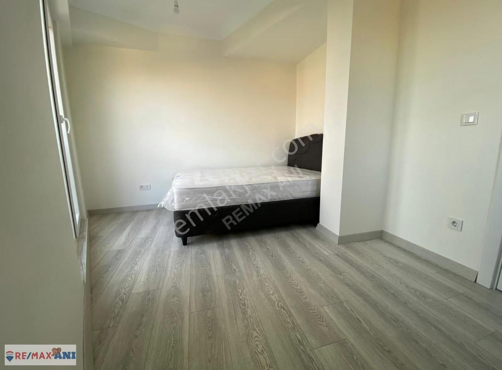 Üsküdar Bahçelievler 'de Full Eşyalı Ara Kat Kiralık 1+1 Daire - Görsel 14
