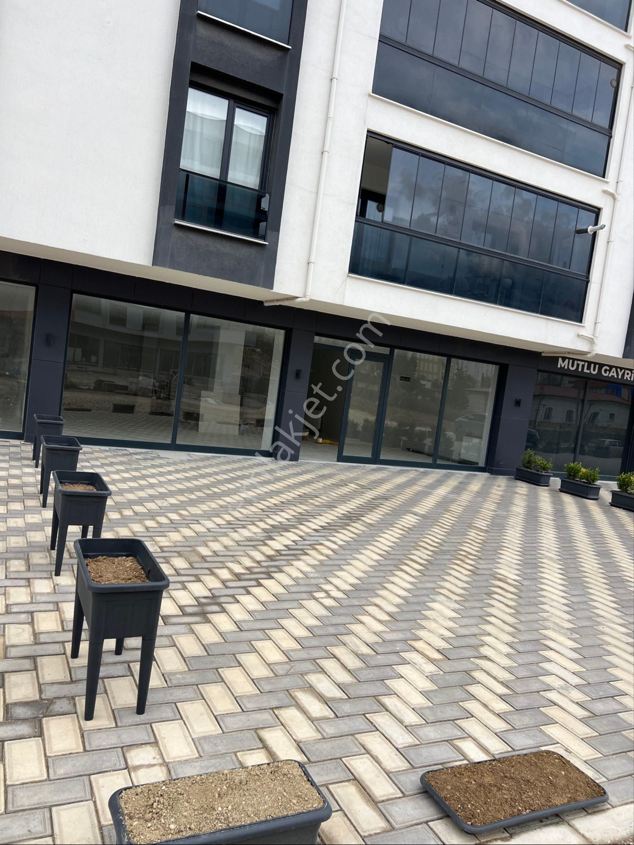 Bulvarda Kiralık 120 Mk Dükkan - Görsel 3