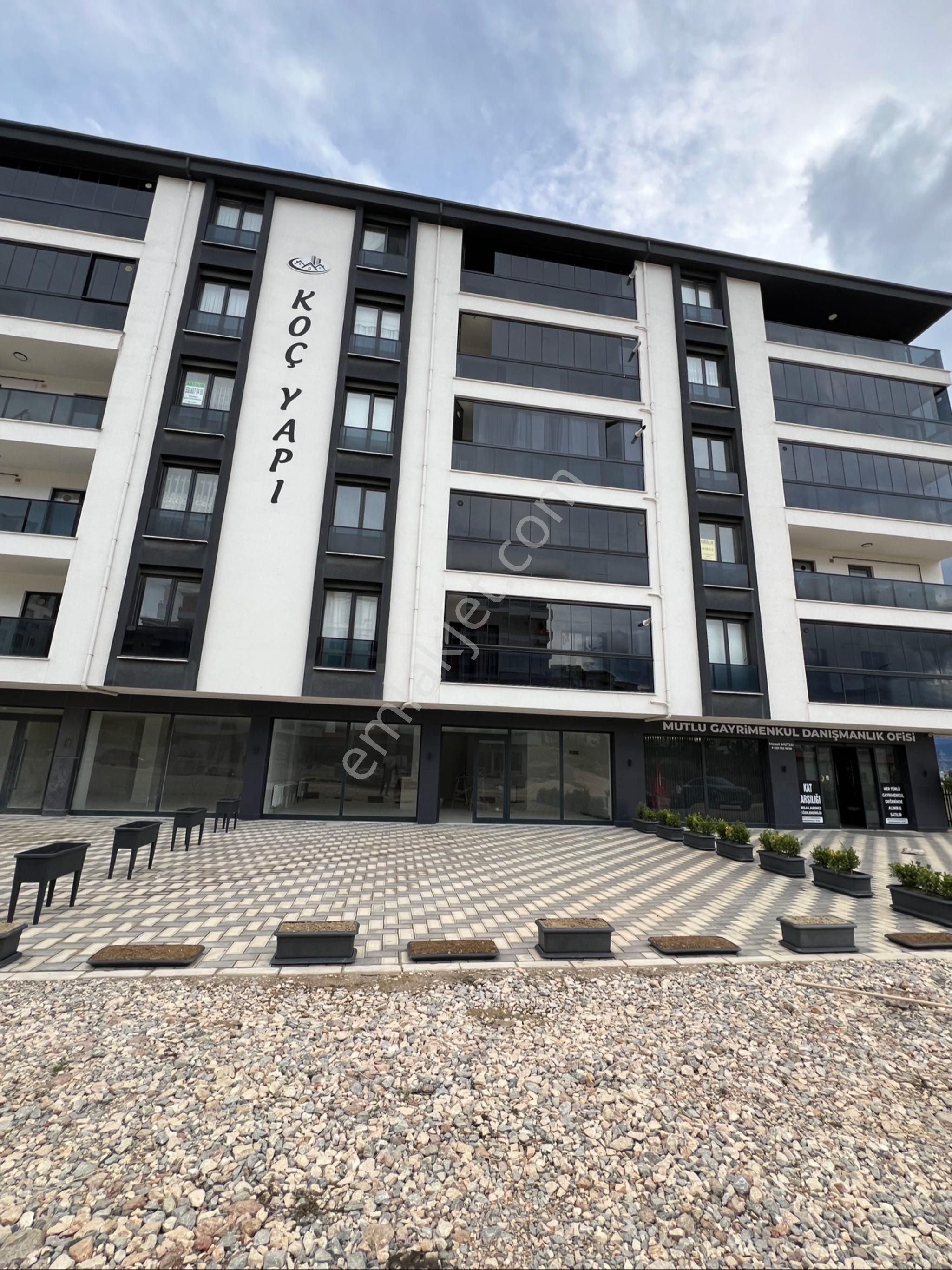 Bulvarda Kiralık 120 Mk Dükkan