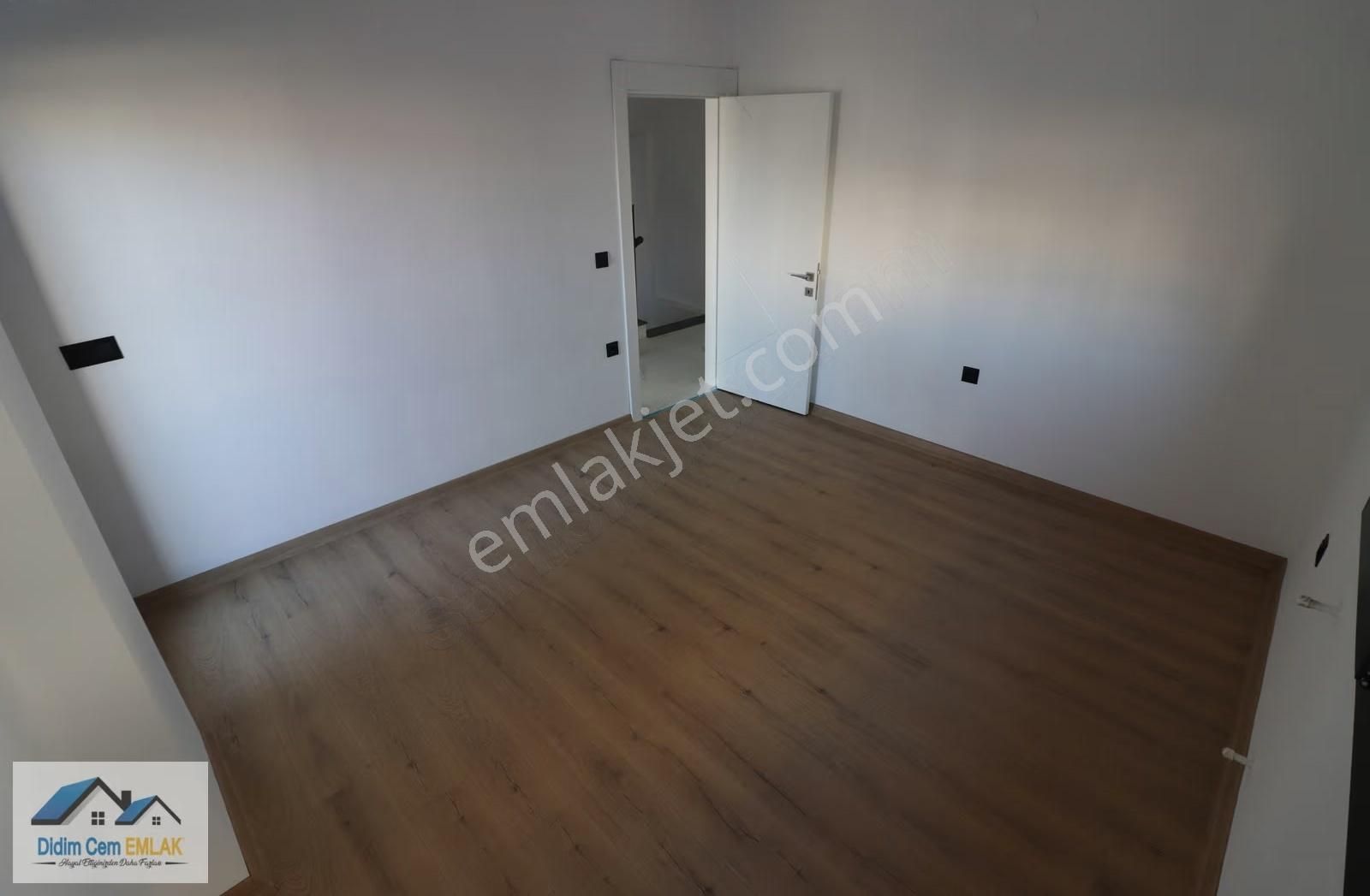 Müstakil Girişli Satılık 3+1 Triplex Villa - Görsel 4