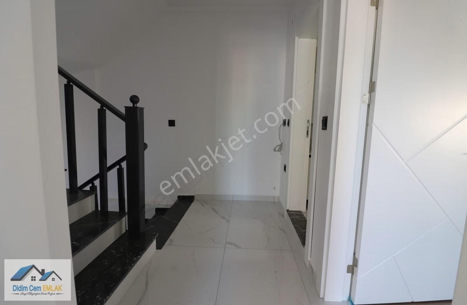 Müstakil Girişli Satılık 3+1 Triplex Villa - Görsel 15