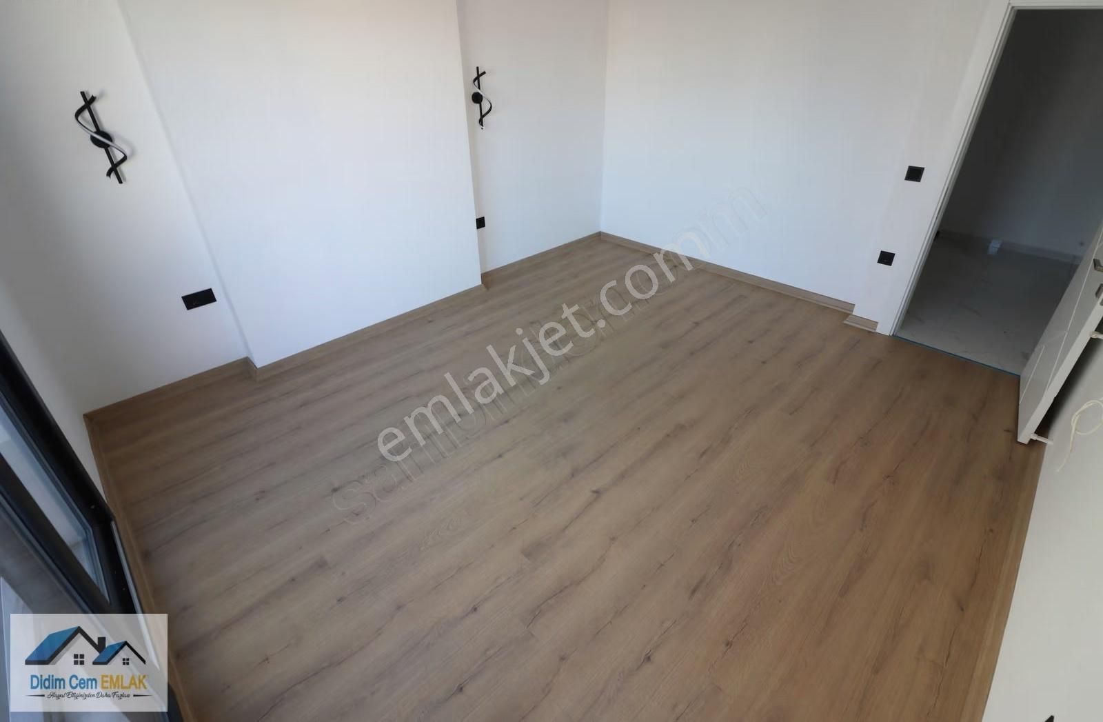 Müstakil Girişli Satılık 3+1 Triplex Villa - Görsel 9