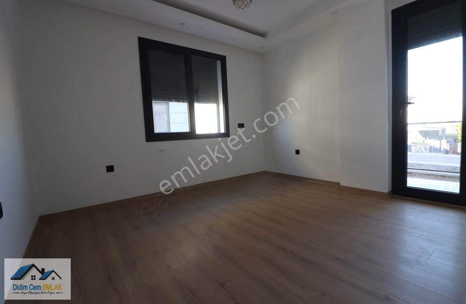 Müstakil Girişli Satılık 3+1 Triplex Villa - Görsel 17