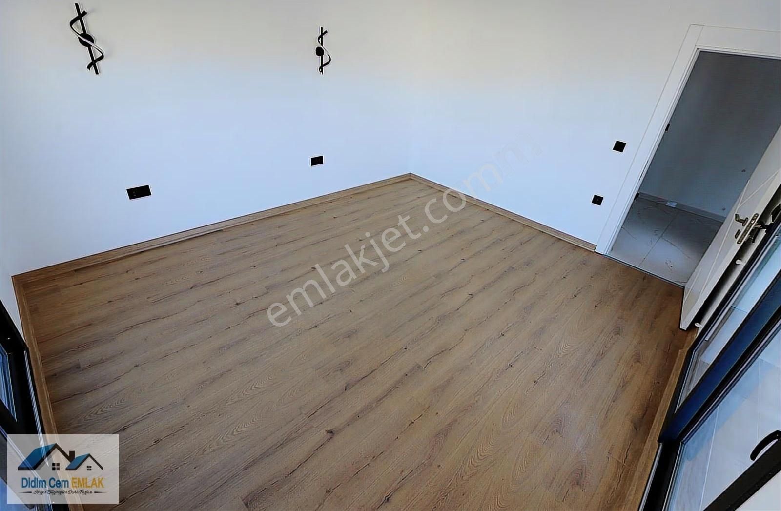 Müstakil Girişli Satılık 3+1 Triplex Villa - Görsel 14