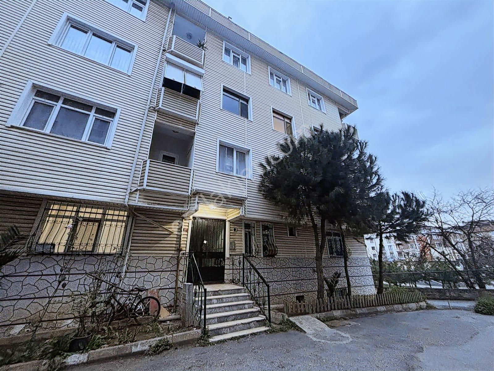 Tuzla İstasyonda Merkezi Konumlu Site İçi 2+1 Satılık Daire