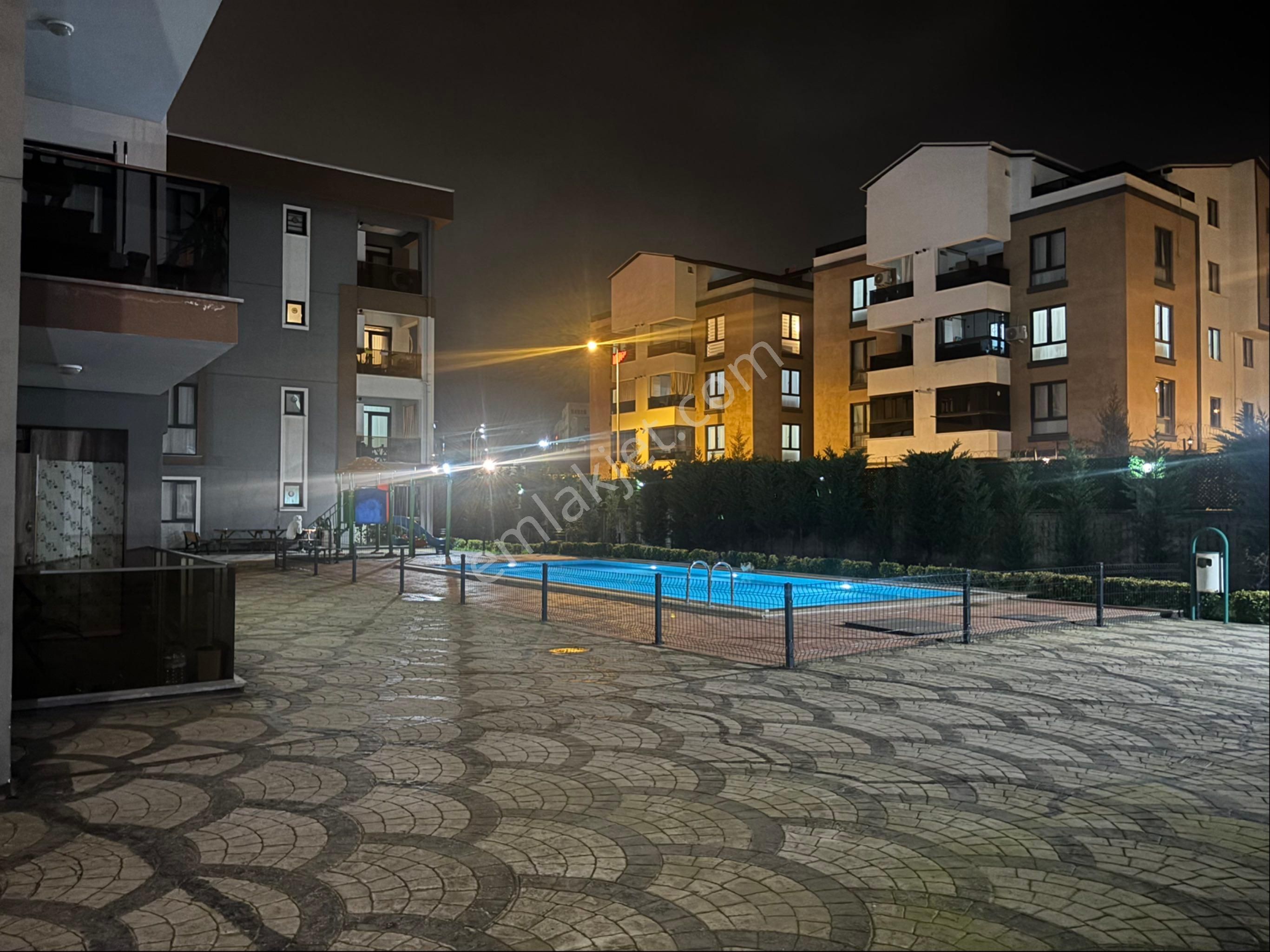 Site İçinde Havuzlu Otoparlı Yerden Isıtmalı 2+1 Arakat