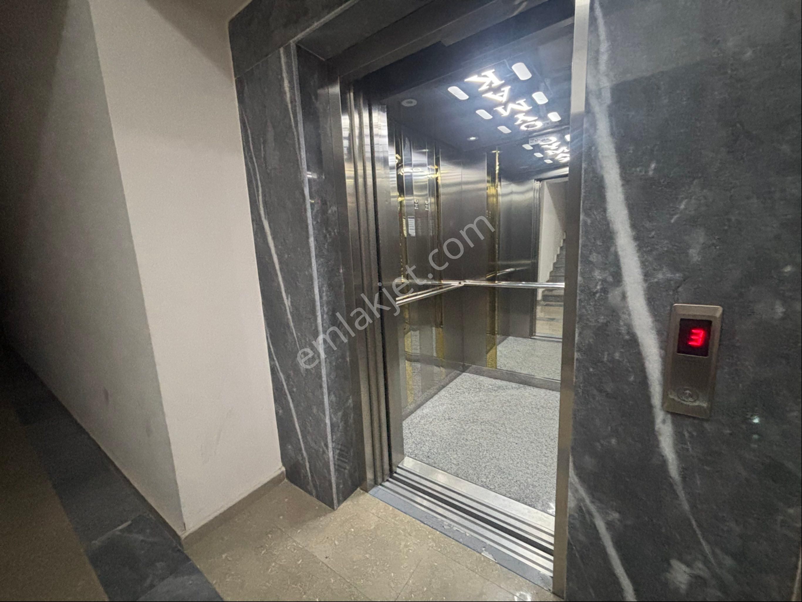 Site İçinde Havuzlu Otoparlı Yerden Isıtmalı 2+1 Arakat - Görsel 22