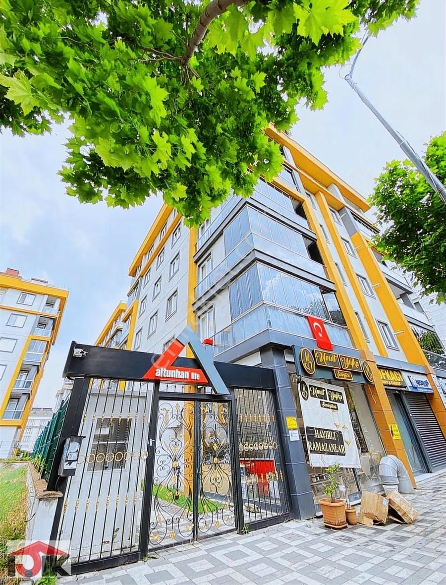 Beylikdüzün Yeşilyurt Cad. Emniyet Müddürlüğü Yanında 3+1 Daire