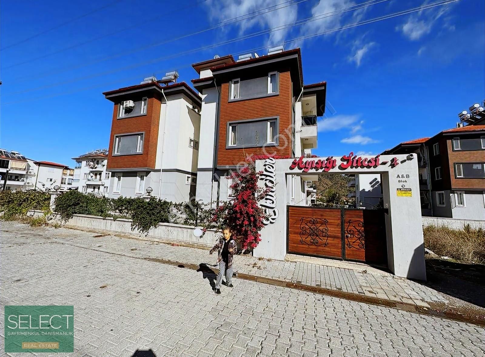 Muğla Ortacada Havuzlu Sitede 2+1 Satılık Daire