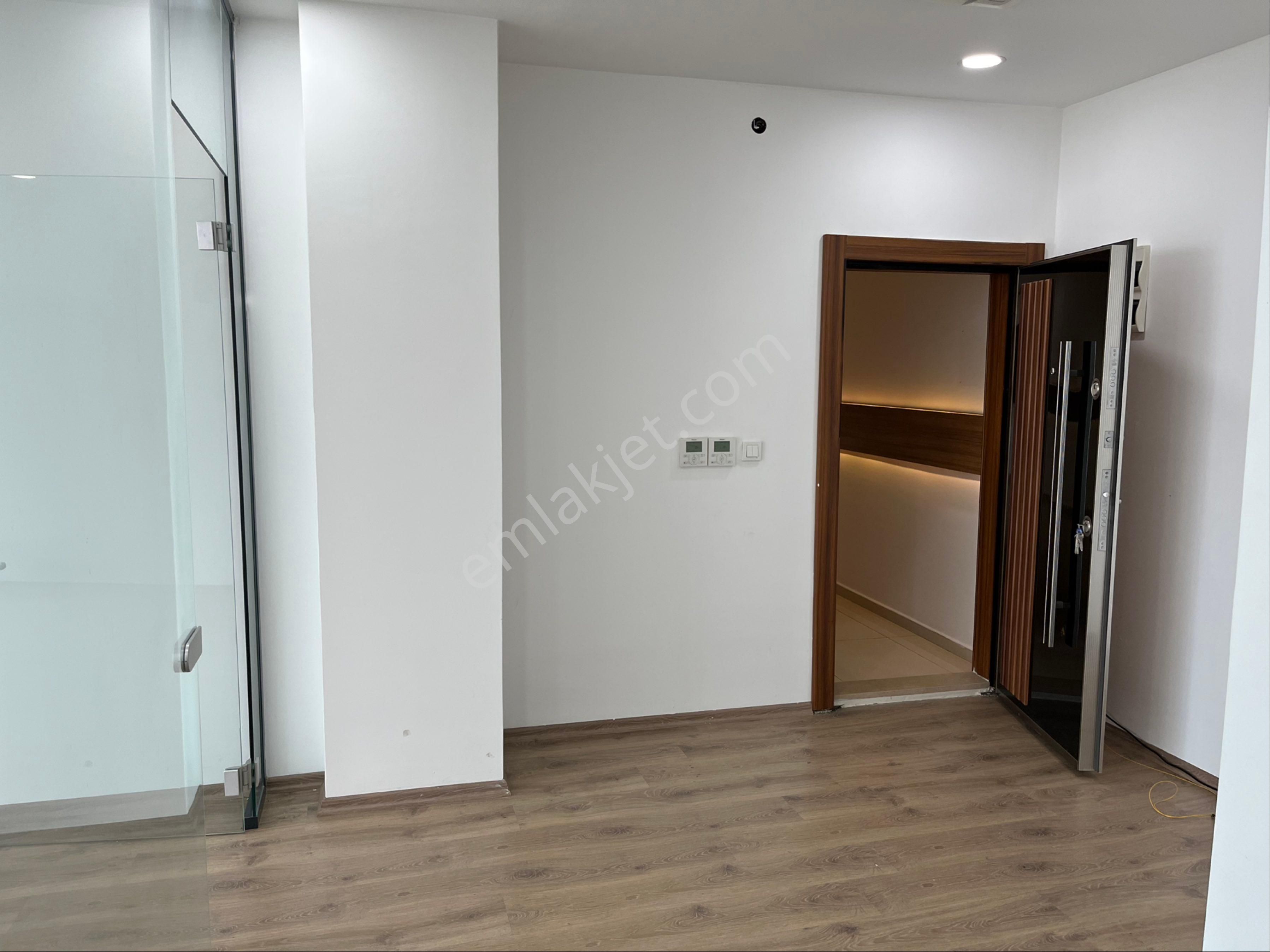 Manavkuyuda Cadde Üzeri Bakımlı Tertemiz Ofis - Görsel 9
