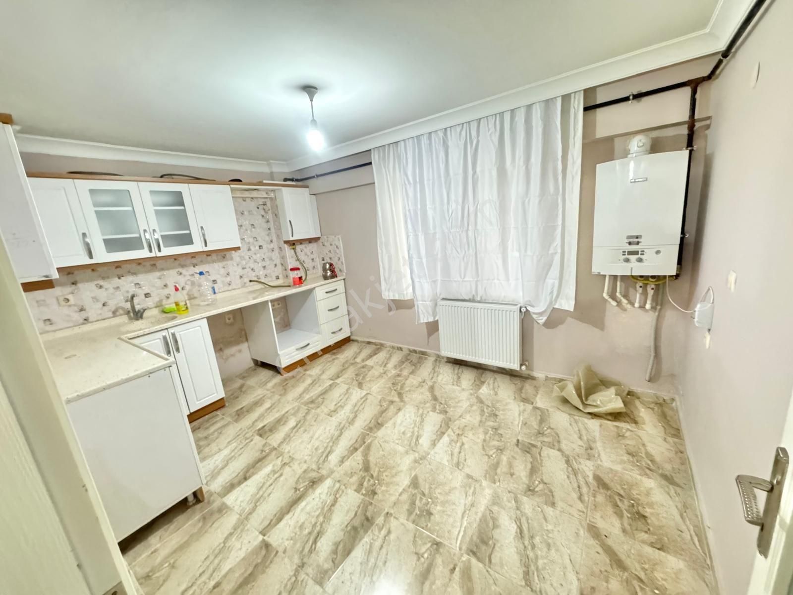 Lider Gayrimenkul'den Kadifekale Mh. 2+1 Giriş Kat Yıllık Fırsat Daire - Görsel 3