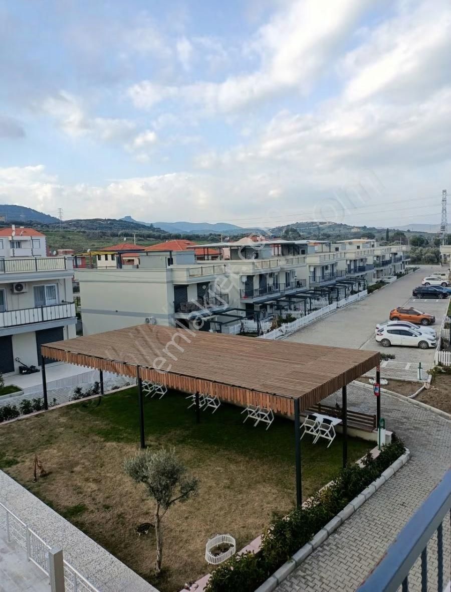 Foça Yenibağarasında Nezih Sitede 1+1 Teraslı Daire - Görsel 26