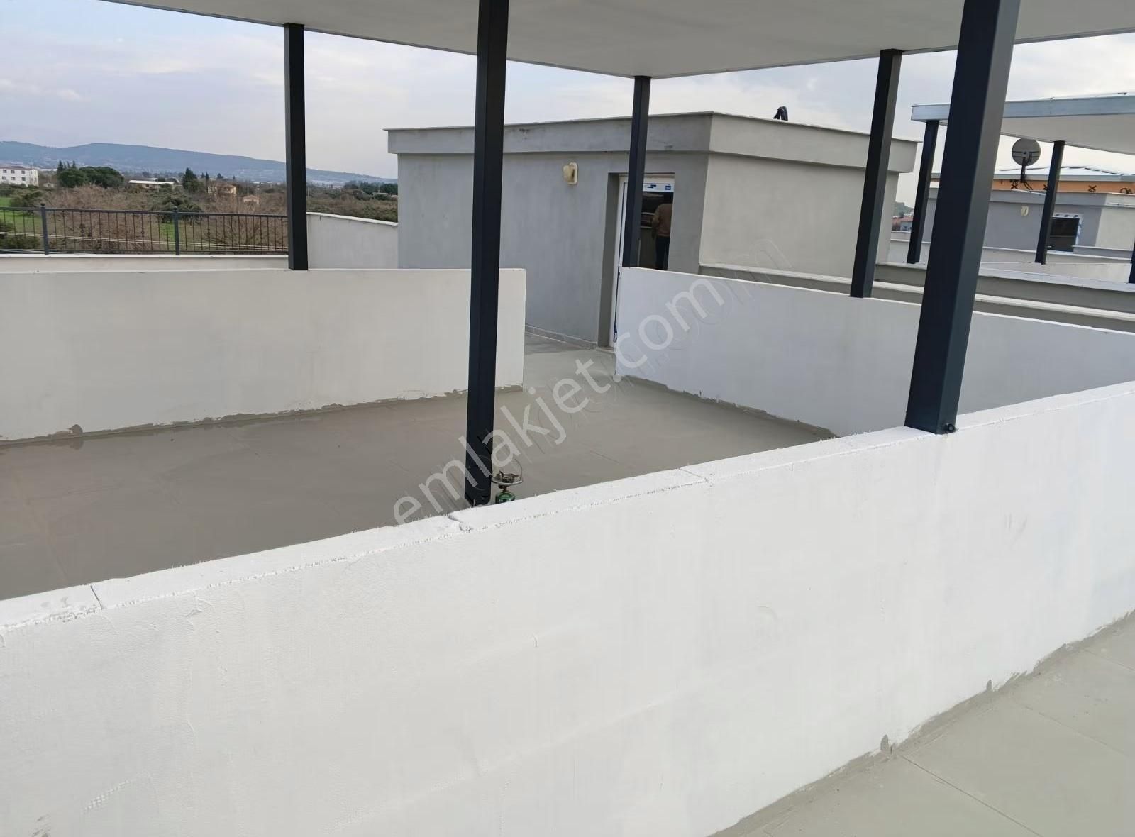Foça Yenibağarasında Nezih Sitede 1+1 Teraslı Daire - Görsel 9