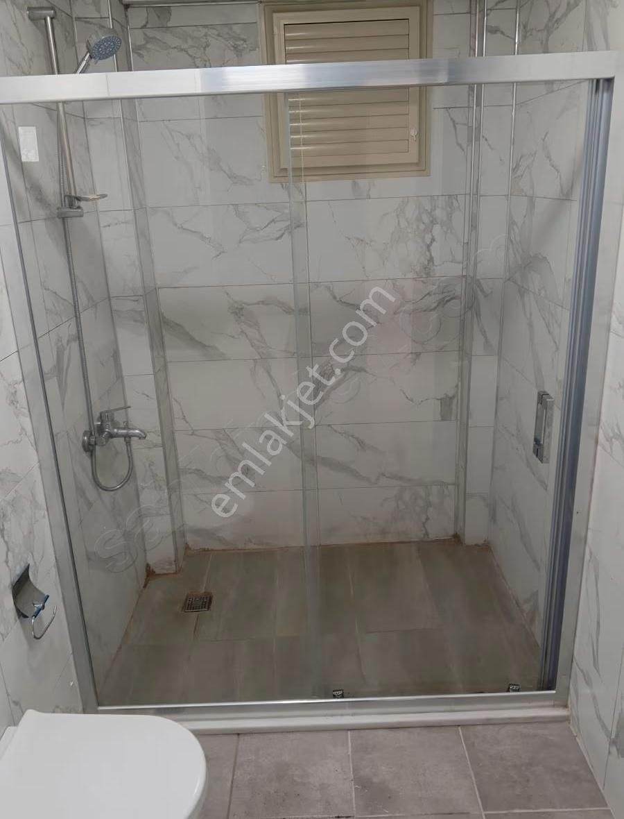 Foça Yenibağarasında Nezih Sitede 1+1 Teraslı Daire - Görsel 20