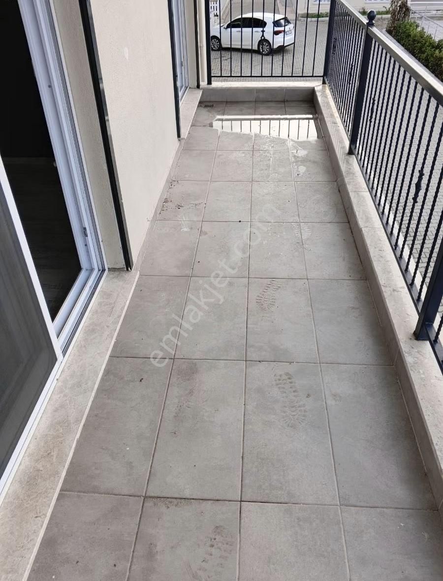 Foça Yenibağarasında Nezih Sitede 1+1 Teraslı Daire - Görsel 24