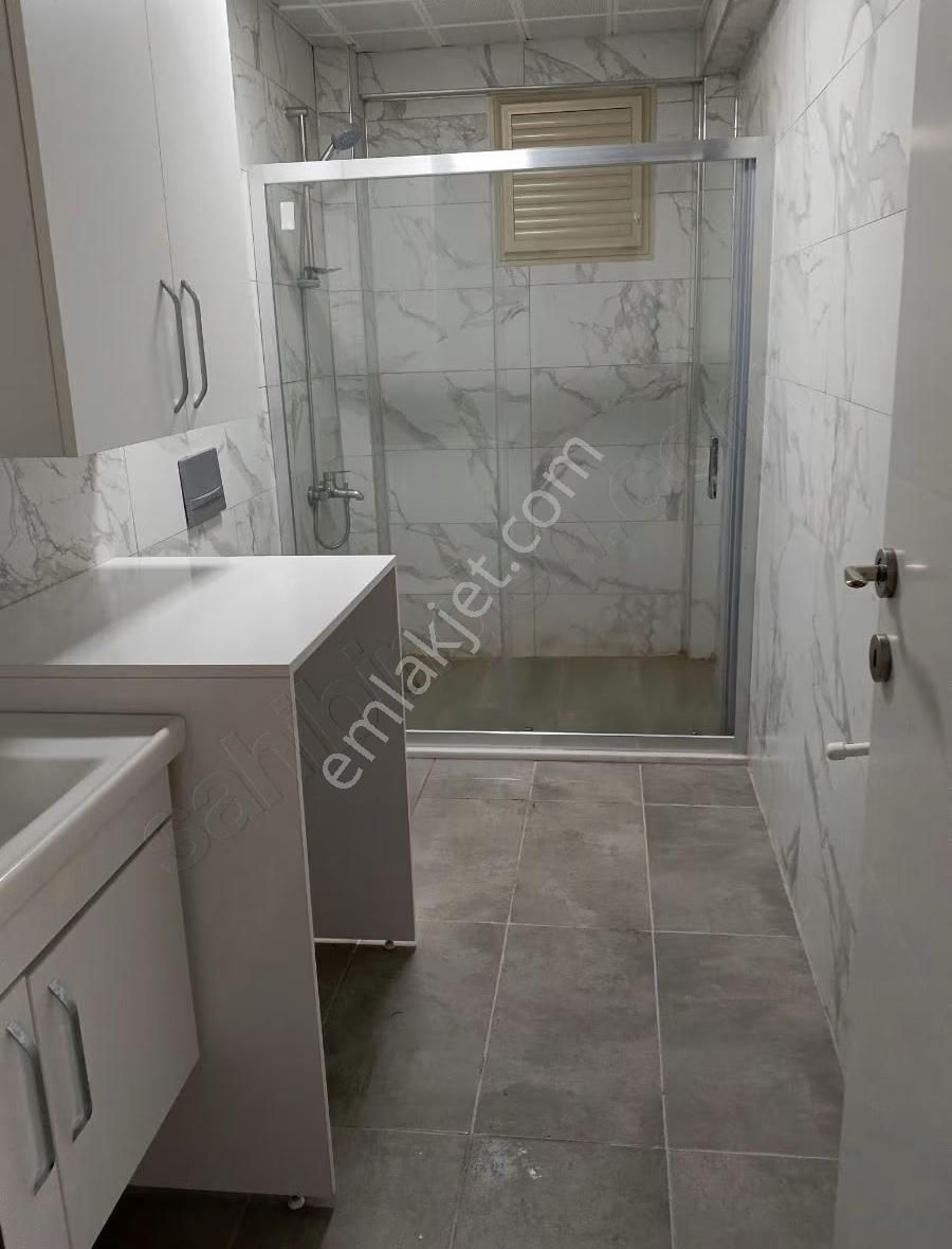 Foça Yenibağarasında Nezih Sitede 1+1 Teraslı Daire - Görsel 4