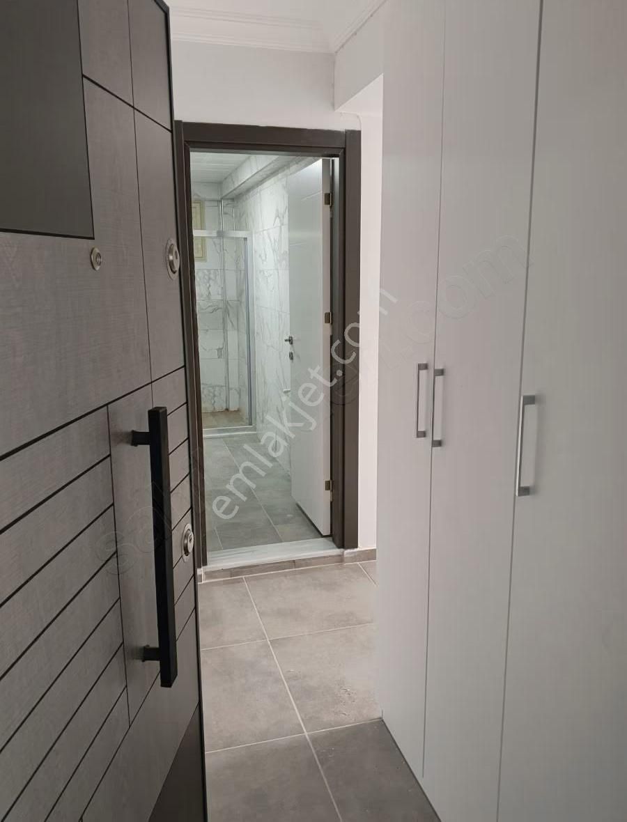 Foça Yenibağarasında Nezih Sitede 1+1 Teraslı Daire - Görsel 19