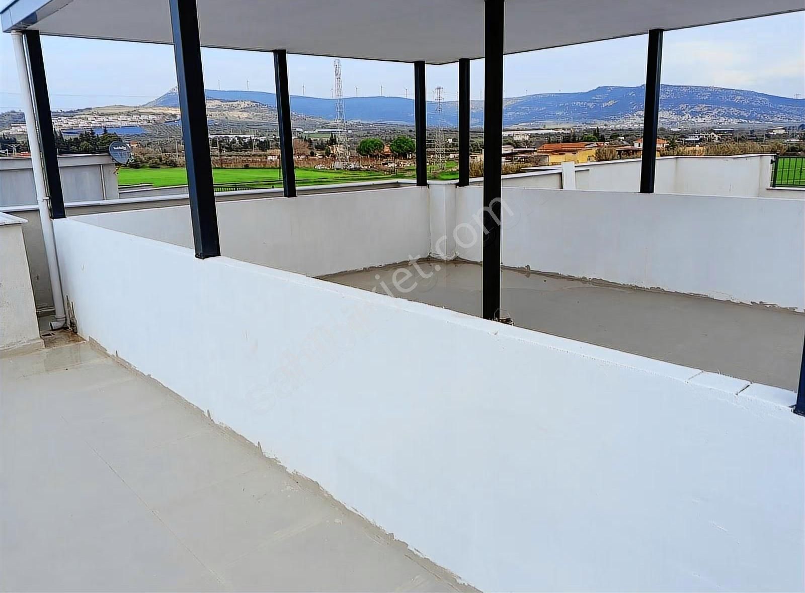 Foça Yenibağarasında Nezih Sitede 1+1 Teraslı Daire - Görsel 2