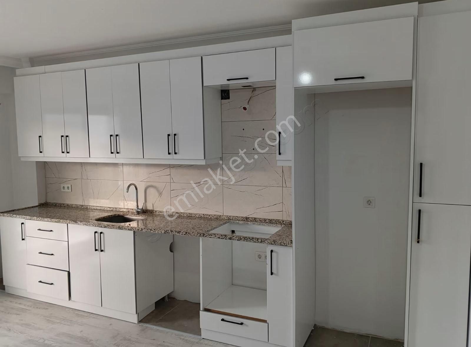Foça Yenibağarasında Nezih Sitede 1+1 Teraslı Daire - Görsel 13