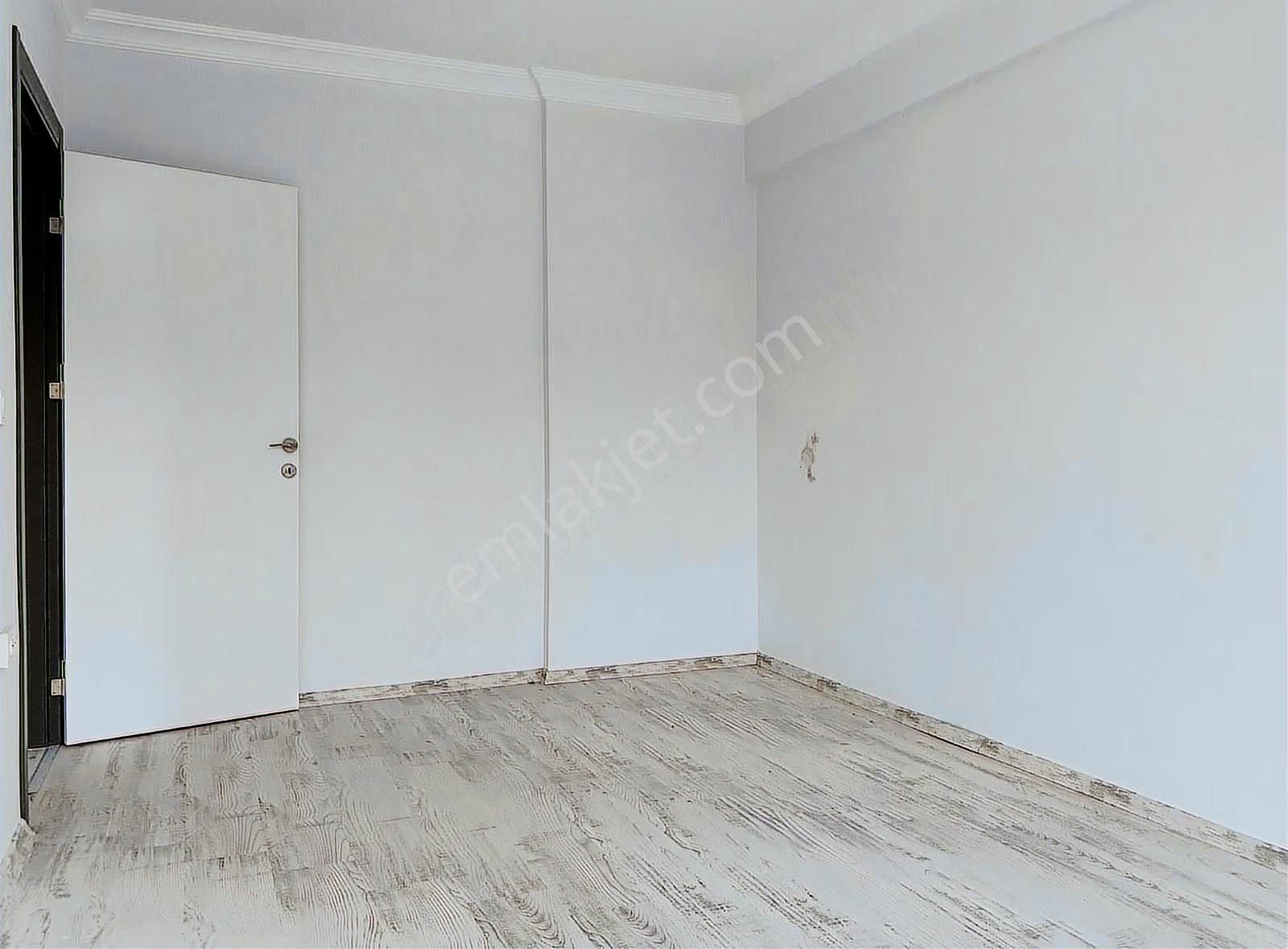 Foça Yenibağarasında Nezih Sitede 1+1 Teraslı Daire - Görsel 8