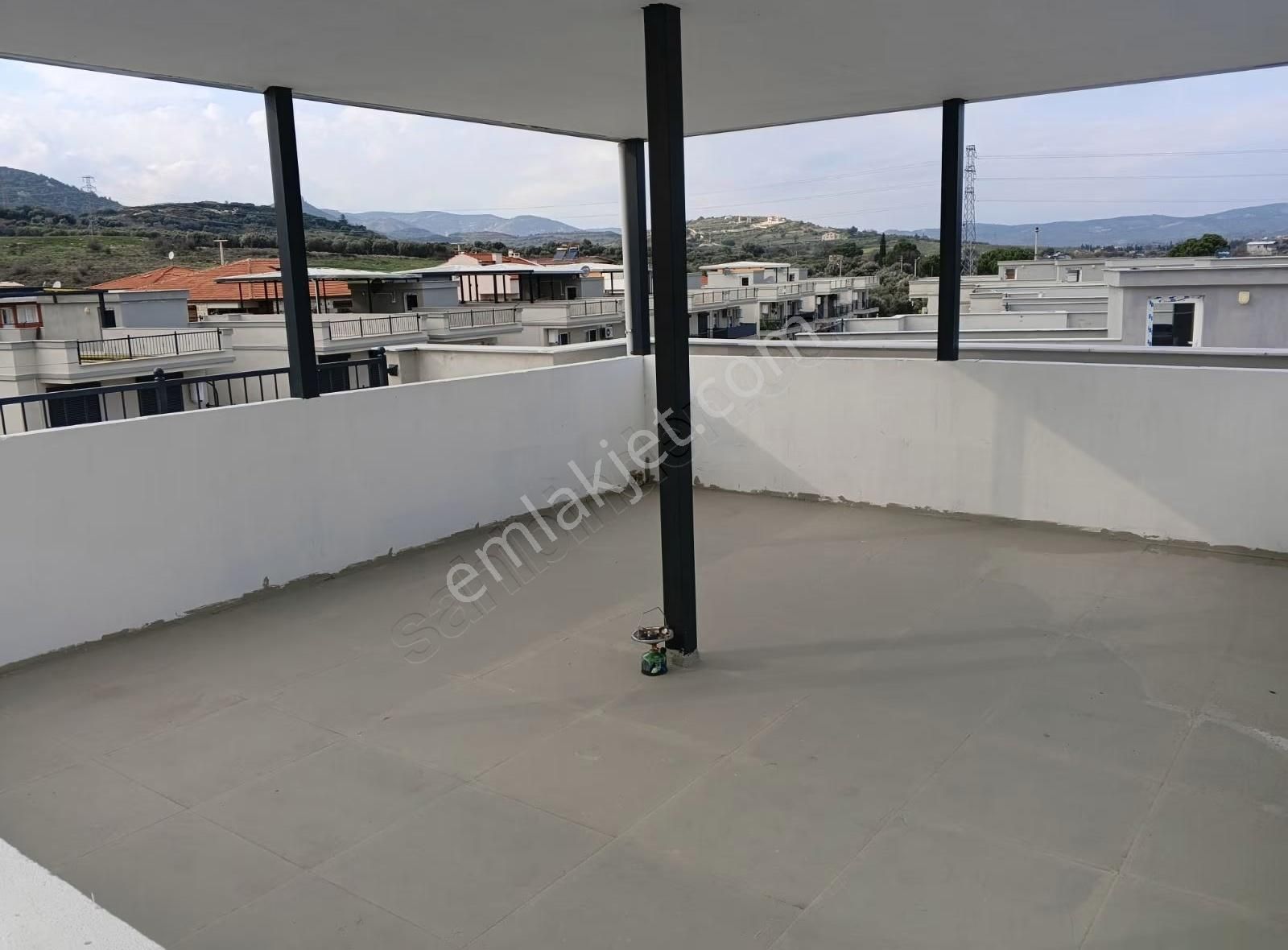 Foça Yenibağarasında Nezih Sitede 1+1 Teraslı Daire - Görsel 14
