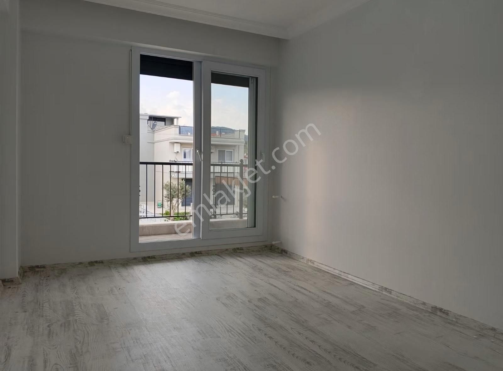 Foça Yenibağarasında Nezih Sitede 1+1 Teraslı Daire - Görsel 10