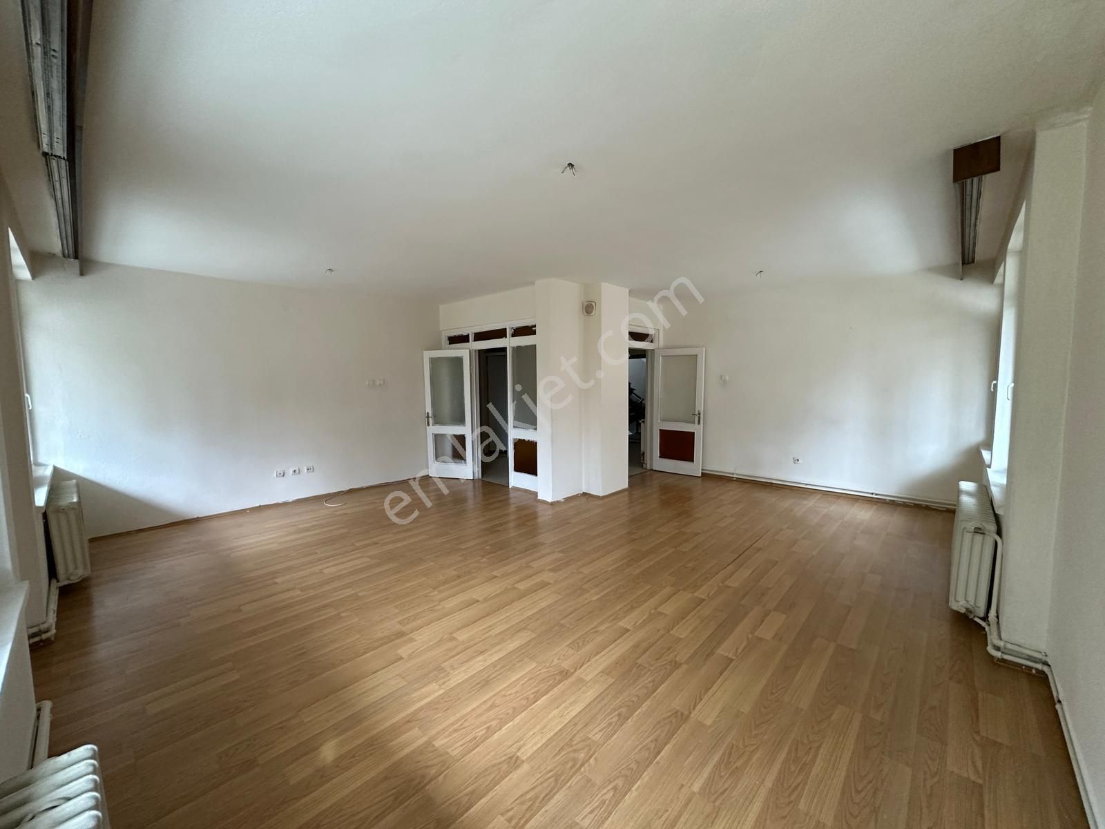 Uzman Emlak Ofisinden Çiçekli Mh.de Bağımsız Geniş 3+1 Daire - Görsel 2