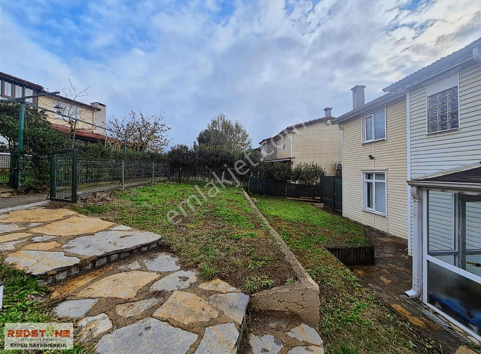 Kandıra'da Havuzlu Site'de Bahçeli Geniş 3+1 Villa - Görsel 20