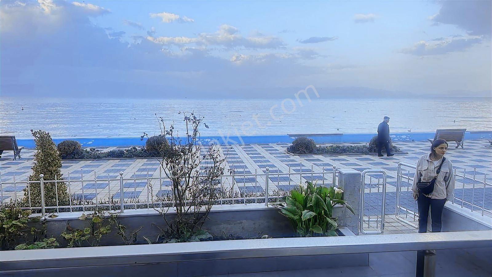 Güzelyalı Denize Sıfır Kiralık 2+1 Daire - Görsel 2