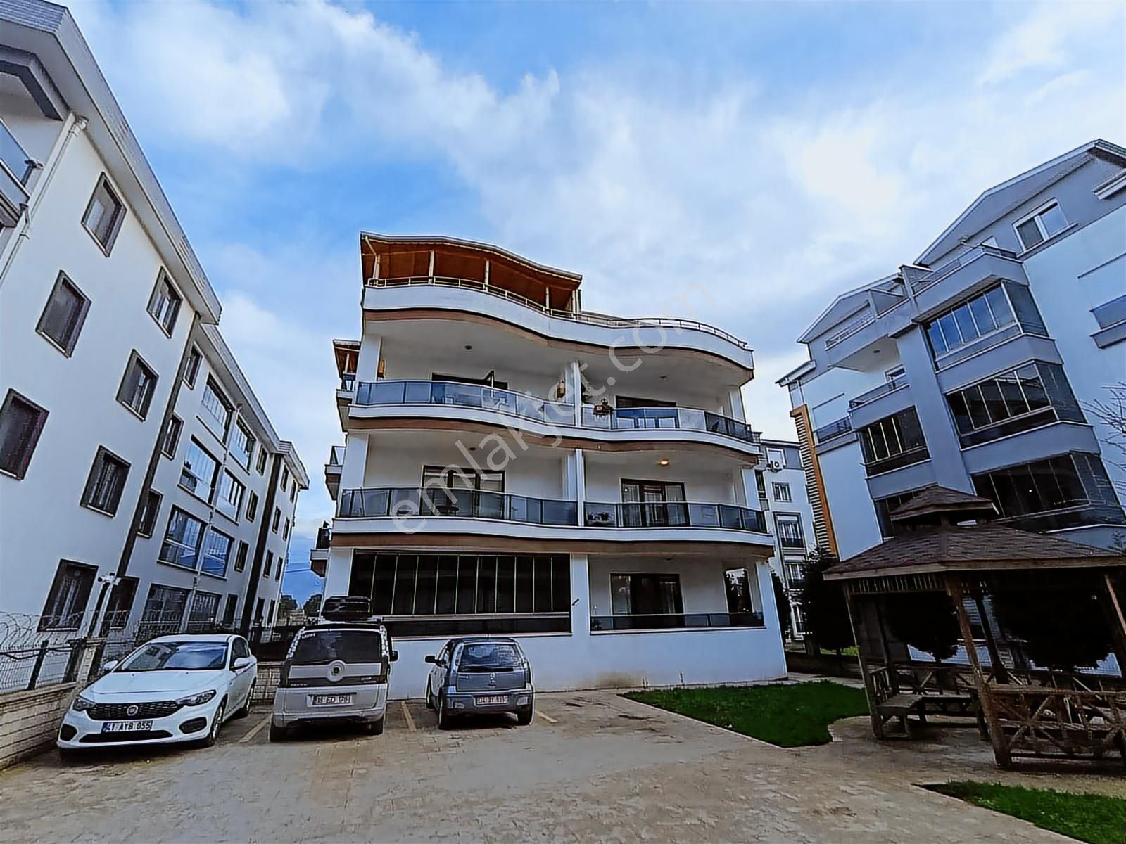 Kartepe Fsm Demokrasi Cd.de Satılık 3+1 Geniş Dubleks Daire - Görsel 3