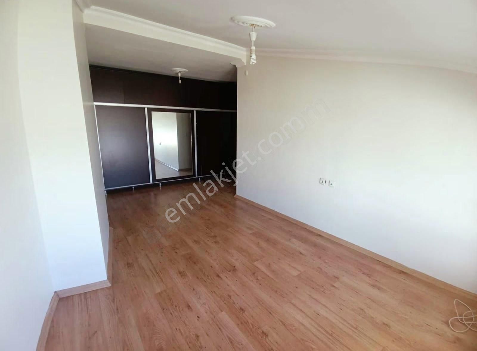 Eşsiz Panaromik Deniz Manzaralı Kiralık Çatı Dubleksi Daire - Görsel 18