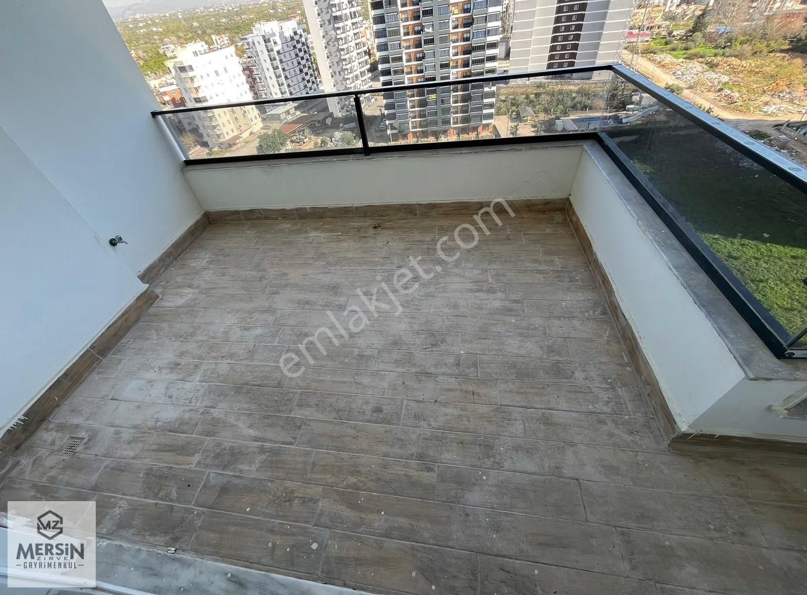 Seçkin Yaşam Alanında Deniz Manzaralı 1+1 Lüx Daire - Görsel 3