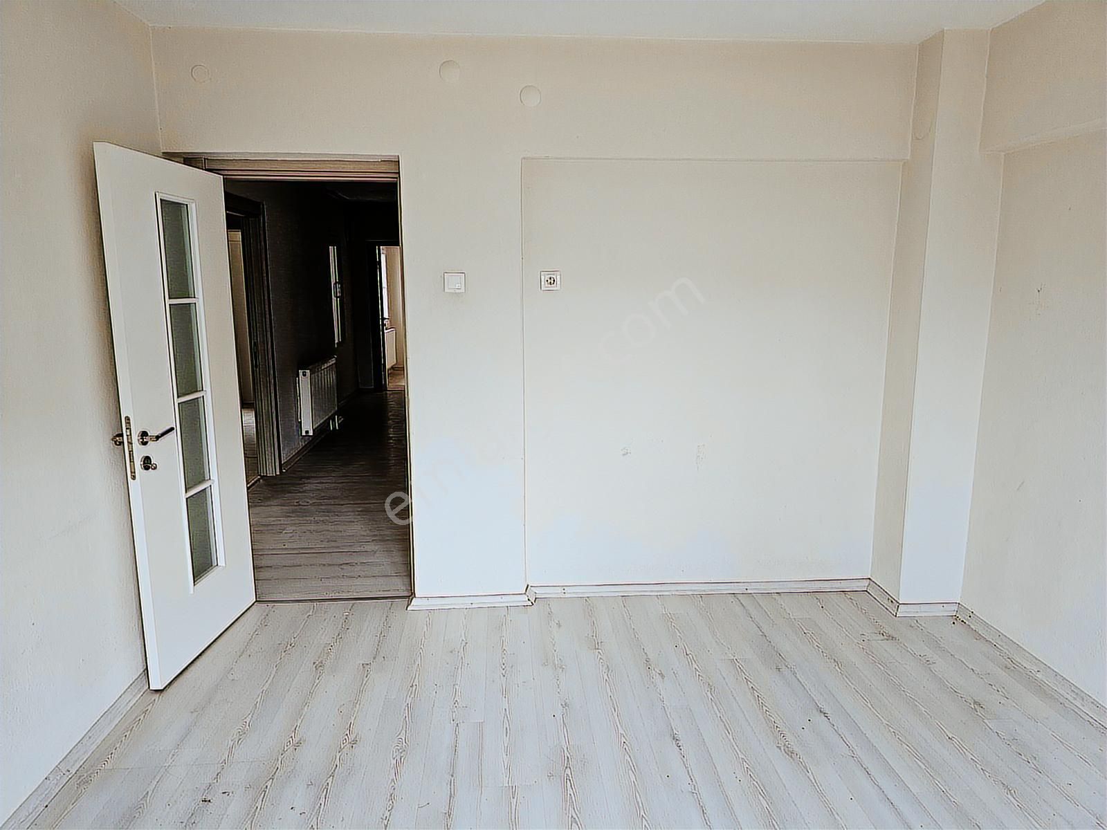 Meşrutiyet Mahallesi Kiralık 3+1 Doğalgazlı Önü Açık Ferah Daire - Görsel 3