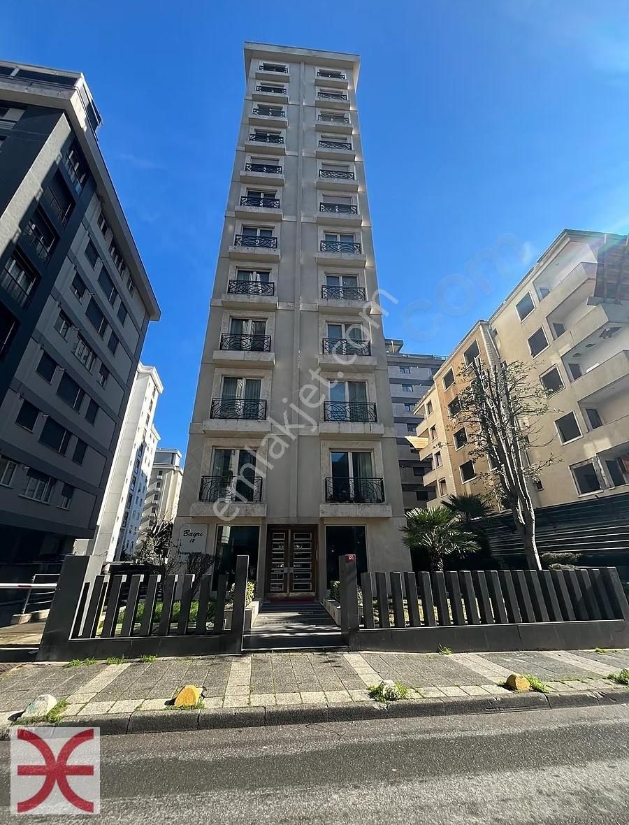 Caddebostan Sahil Ve Bağdatcaddesi Arasında Denizmanzaralı 3+1