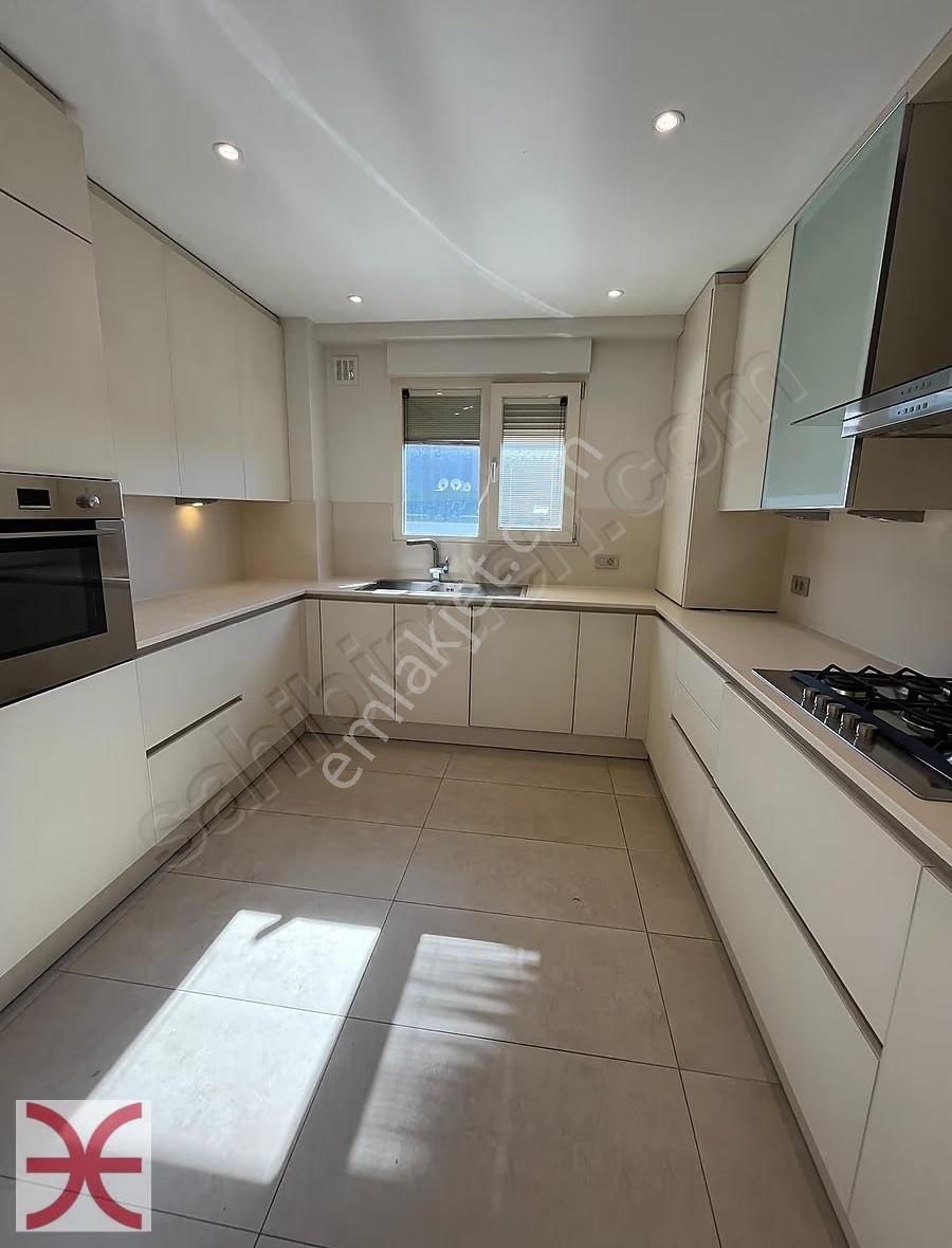 Caddebostan Sahil Ve Bağdatcaddesi Arasında Denizmanzaralı 3+1 - Görsel 19