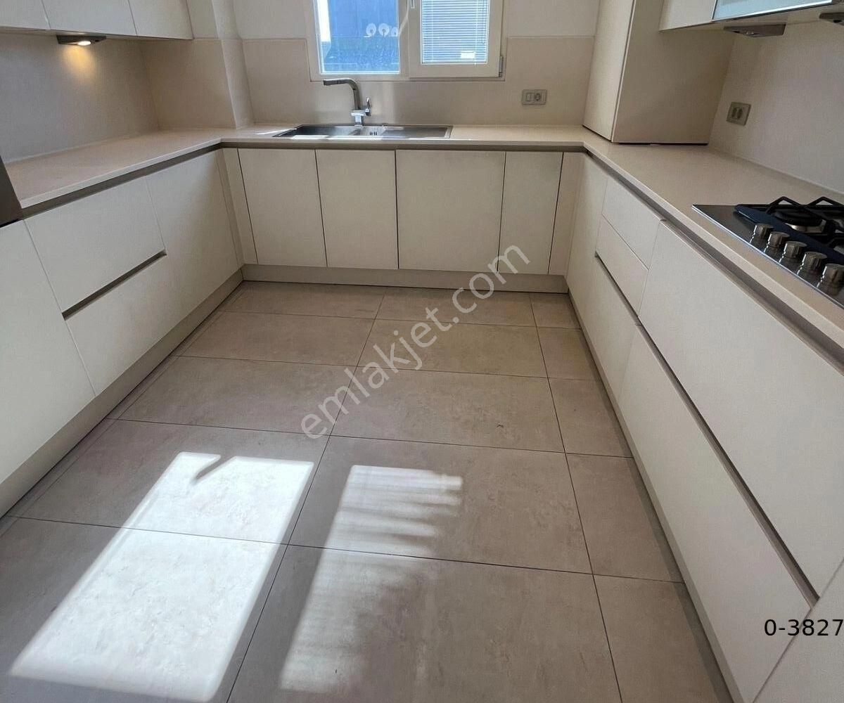 Caddebostan Sahil Ve Bağdat Caddesi Arasında Deniz Manzaralı 3+1 Katta Tek Satılık Daire. - Görsel 14