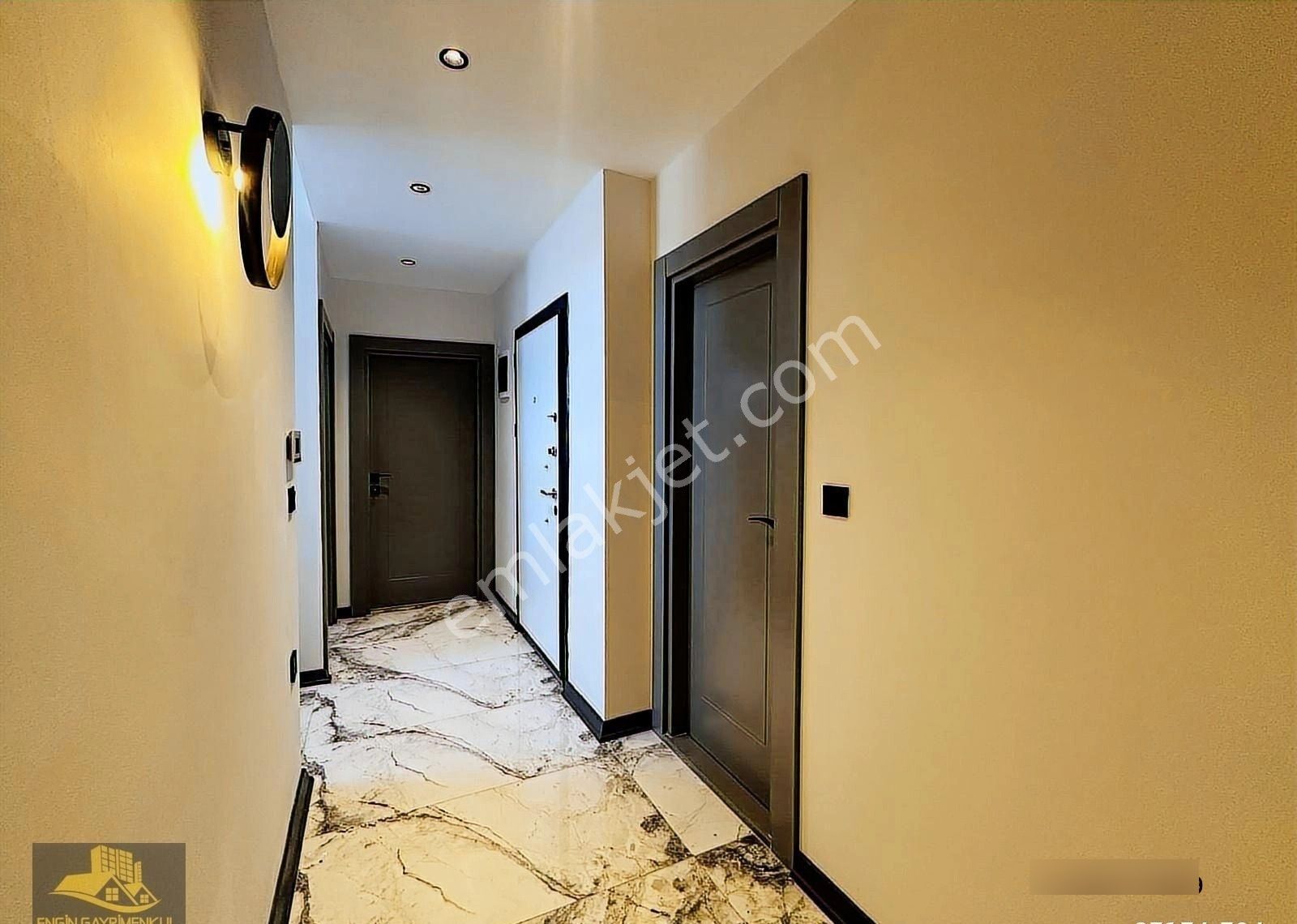 Ebeveyn Banyolu Giyinme Odalı Özel Garajlı Daire - Görsel 23