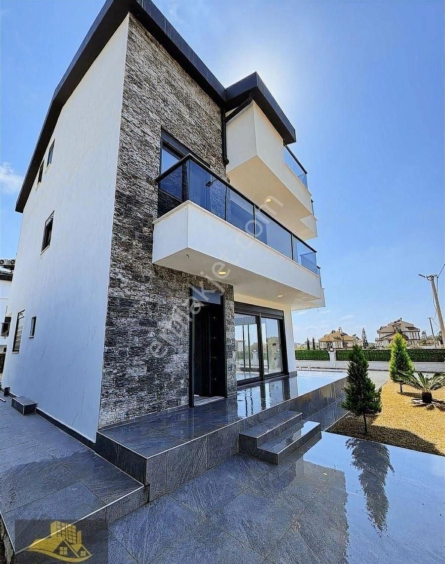 Kumköy De Müstakil Tripleks Villa