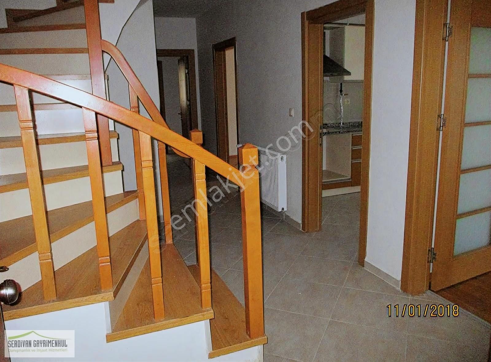 Serdivan Avm Civarında Satılık 4+1 Daire..