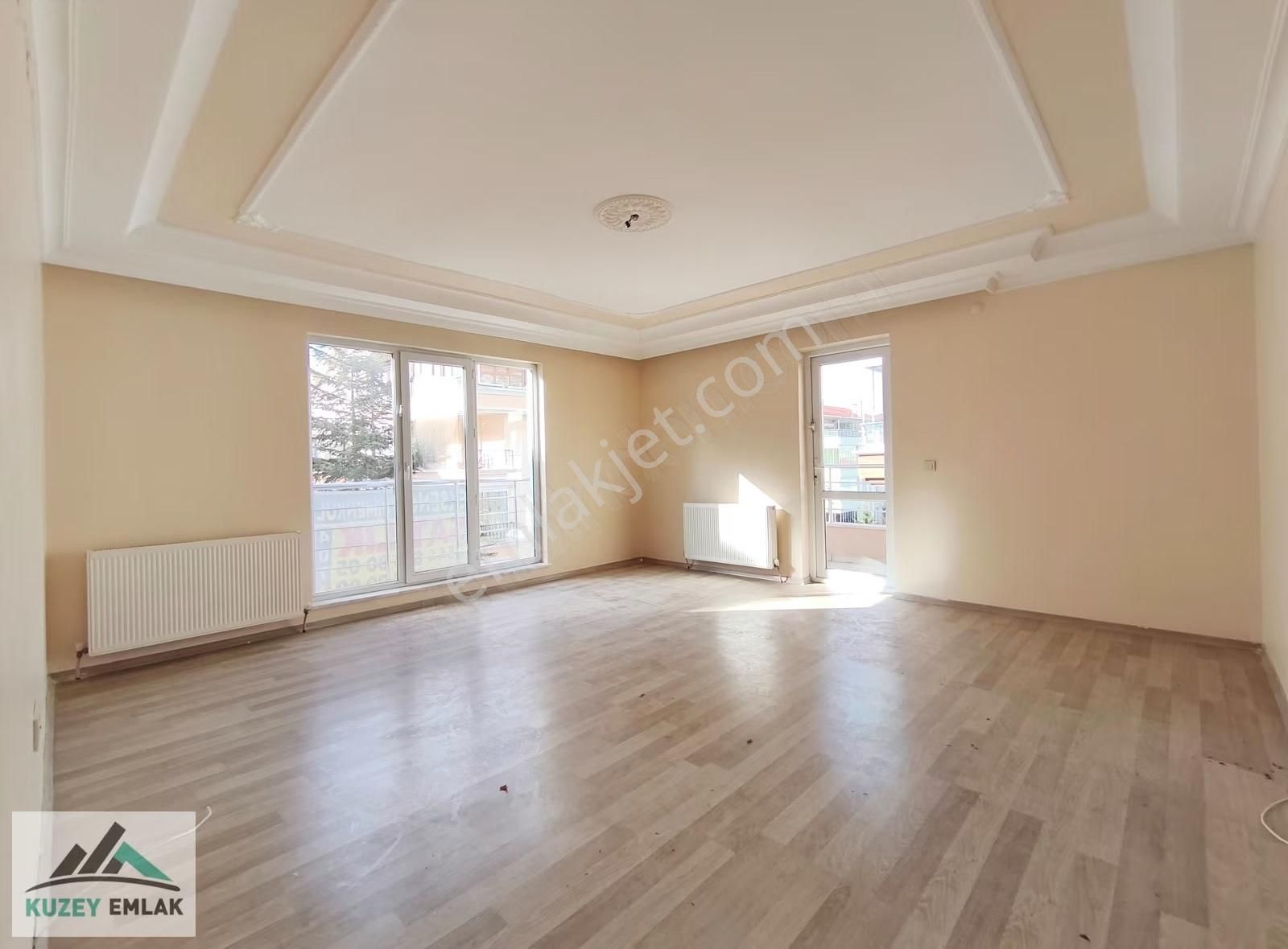 Kuzey Emlak'tan Caddeye Yakın Ara Kat Ön Cephe Geniş 3+1 Daire