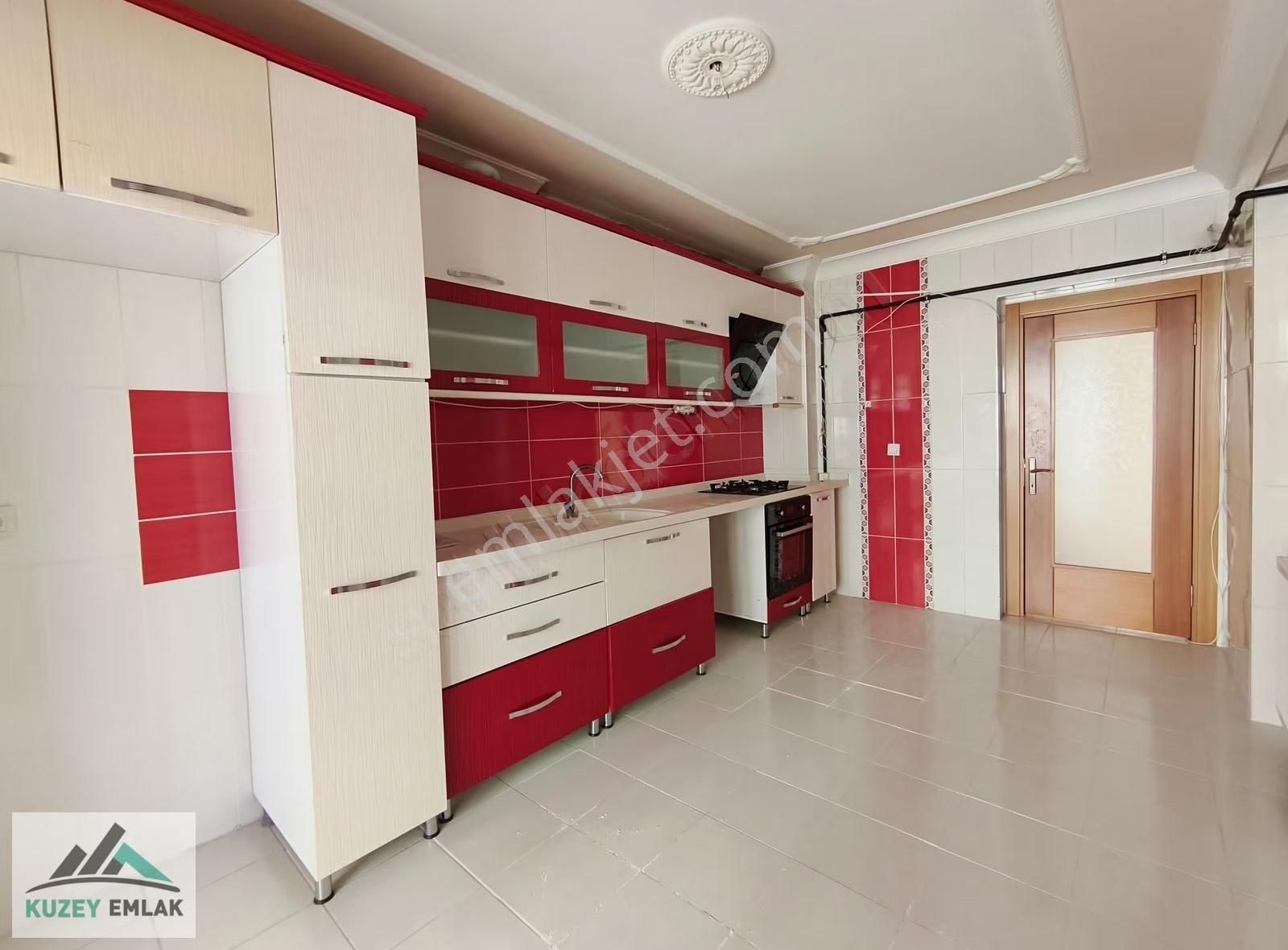 Kuzey Emlak'tan Caddeye Yakın Ara Kat Ön Cephe Geniş 3+1 Daire - Görsel 2