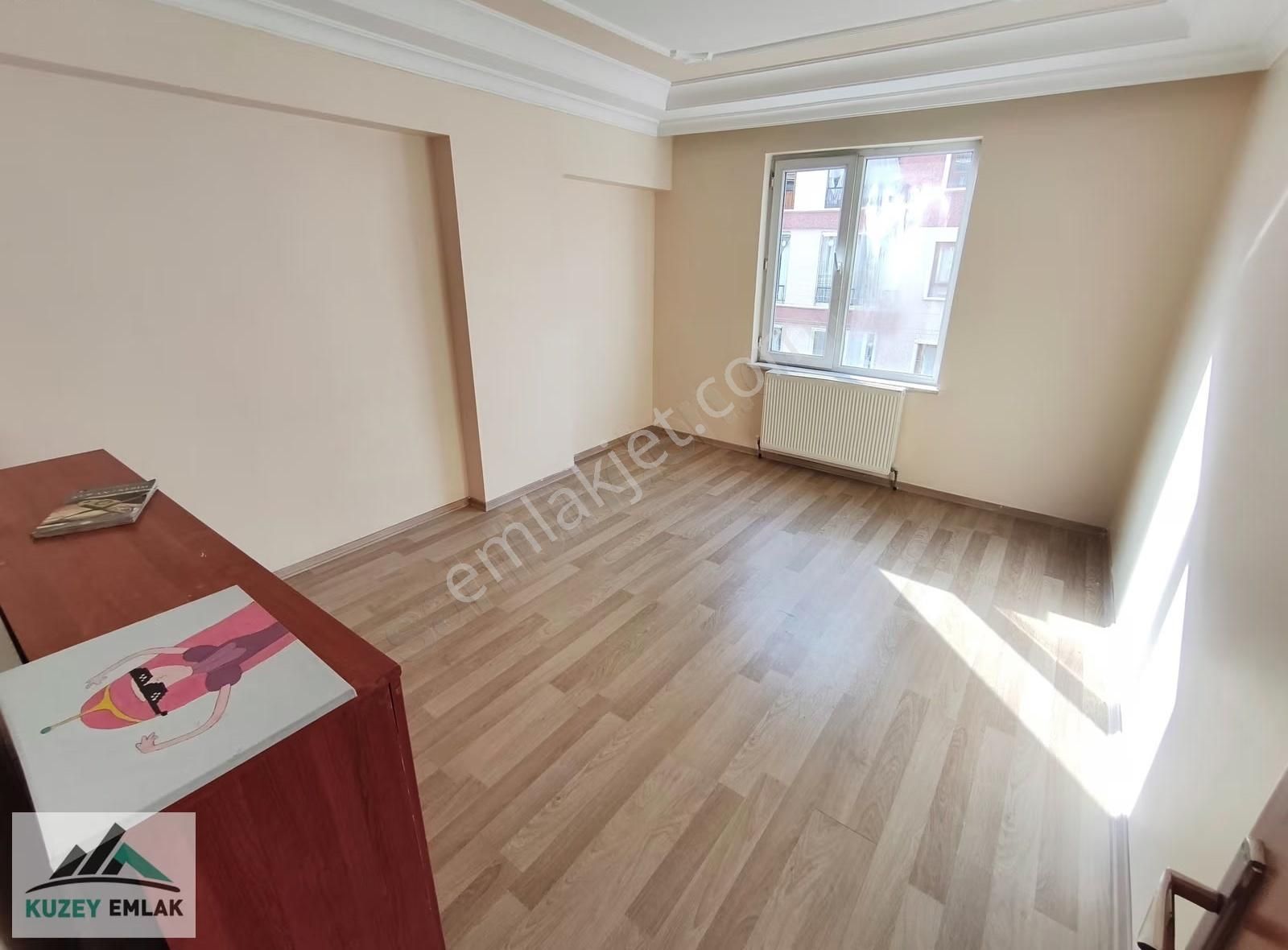 Kuzey Emlak'tan Caddeye Yakın Ara Kat Ön Cephe Geniş 3+1 Daire - Görsel 8